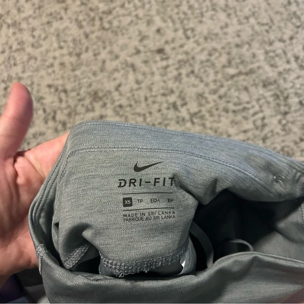 Nike Dri-Fit Gray Capris Size XS